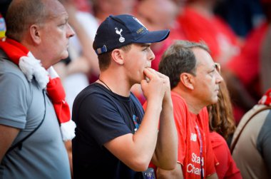 Madrid, İspanya - 01 Mayıs 2019: Liverpool taraftarları tribünde