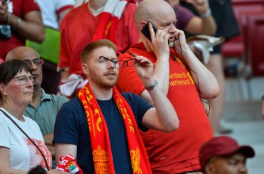 Madrid, İspanya - 01 Mayıs 2019: Liverpool taraftarları tribünde