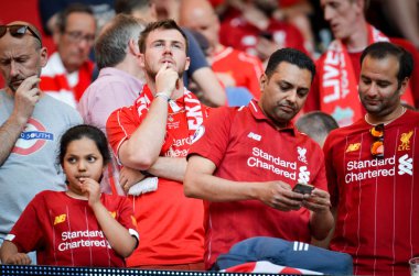 Madrid, İspanya - 01 Mayıs 2019: Liverpool taraftarları tribünde