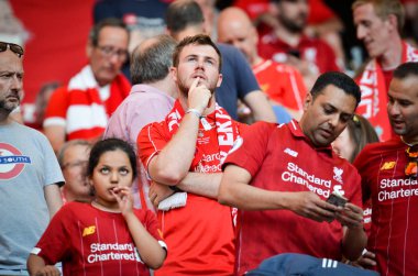 Madrid, İspanya - 01 Mayıs 2019: Liverpool taraftarları tribünde