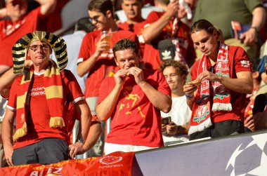 Madrid, İspanya - 01 Mayıs 2019: Liverpool taraftarları tribünde