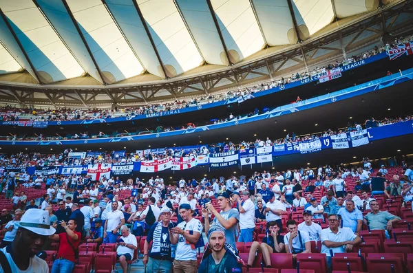 Madrid, Spagna - 01 MAGGIO 2019: I tifosi del Tottenham in tribuna suppor — Foto Stock