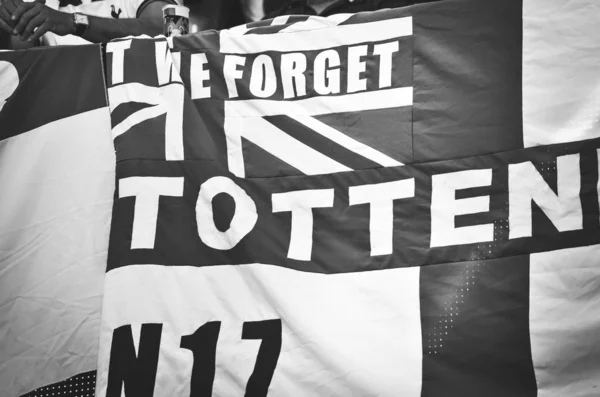 Madrid, Espanha - 01 MAIO 2019: Banner Tottenham nos stands duri — Fotografia de Stock