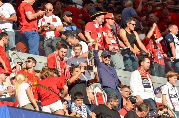 Madrid, España - 01 MAYO 2019: hinchas de Liverpool en las gradas — Foto de Stock