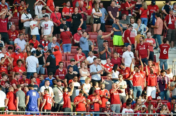 Madrid, İspanya - 01 Mayıs 2019: Liverpool taraftarları tribünde