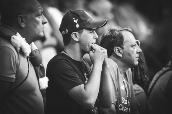 Madrid, Espanha - 01 MAIO 2019: torcedores do Liverpool nos stands de apoio — Fotografia de Stock