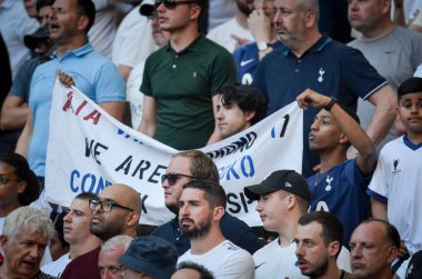 Madrid, İspanya - 01 Mayıs 2019: Tottenham taraftarları tribünde