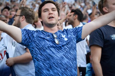 Madrid, İspanya - 01 Mayıs 2019: Tottenham taraftarları tribünde