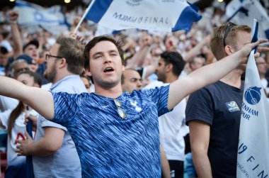 Madrid, İspanya - 01 Mayıs 2019: Tottenham taraftarları tribünde