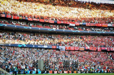 Madrid, İspanya - 01 Mayıs 2019: Liverpool ile dolu tribünler 