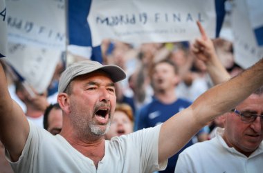 Madrid, İspanya - 01 Mayıs 2019: Tottenham taraftarları tribünde