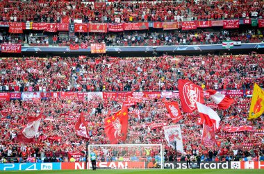 Madrid, İspanya - 01 Mayıs 2019: Liverpool taraftarları tribünde