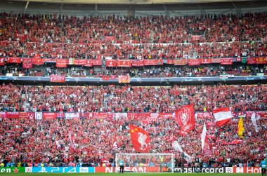 Madrid, İspanya - 01 Mayıs 2019: Liverpool taraftarları tribünde