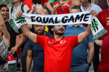 Madrid, İspanya - 01 Mayıs 2019: Liverpool taraftarları tribünde