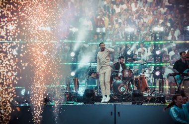 Madrid, İspanya - 01 Mayıs 2019: Imagine Dragons'dan Dan Reynolds