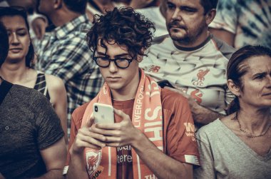 Madrid, İspanya - 01 Mayıs 2019: Liverpool taraftarları tribünde