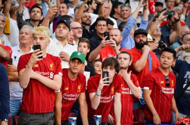 Madrid, İspanya - 01 Mayıs 2019: Liverpool taraftarları tribünde