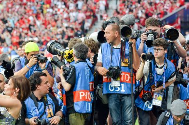 Madrid, İspanya - 01 Mayıs 2019: Foto muhabirleri fotoğraf çektirin