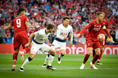 Madrid, İspanya - 01 Mayıs 2019: Harry Winks ve Jordan Henderson du
