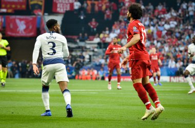 Madrid, İspanya - 01 Mayıs 2019: Danny Rose ve Mohamed Salah