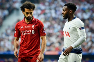 Madrid, İspanya - 01 Mayıs 2019: Mohamed Salah (L) ve Danny Rose du
