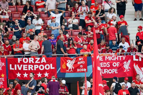 Madrid, Spain - 01 MAY 2019: Liverpool fans in the stands suppor — Stock Photo, Image