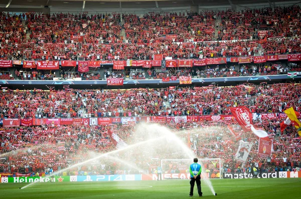 Madrid, İspanya - 01 Mayıs 2019: Liverpool ile dolu tribünler 