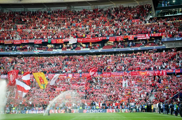 Madrid, Spanje-01 mei 2019: gevulde tribunes met het Liverpool — Stockfoto