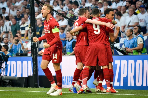 Madrid, Spain - 01 MAY 2019: Mohamed Salah and Liverpool team ce — Stock Photo, Image