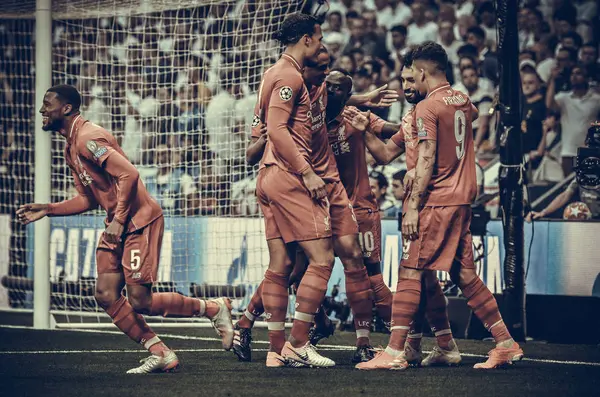Madrid, Spanyolország-01 május 2019: Mohamed Salah és a Liverpool csapata CE — Stock Fotó