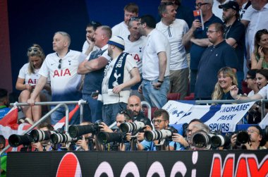 Madrid, İspanya - 01 Mayıs 2019: Kamera çekimi ile fotoğrafçı oyun