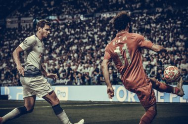 Madrid, İspanya - 01 Mayıs 2019: Mohamed Salah ve Jan Vertonghen du