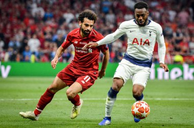 Madrid, İspanya - 01 Mayıs 2019: Mohamed Salah ve Danny Rose