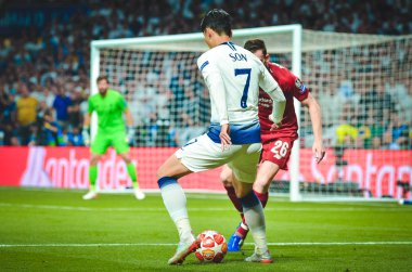 Madrid, İspanya - 01 Mayıs 2019: Heung-min Son ve Andrew Robertson 