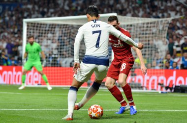 Madrid, İspanya - 01 Mayıs 2019: Heung-min Son ve Andrew Robertson 