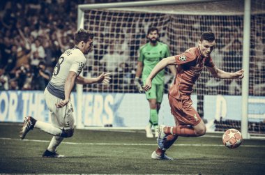 Madrid, İspanya - 01 Mayıs 2019: Harry Winks ve Andrew Robertson du