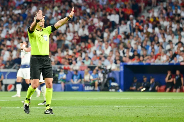 Madrid, Espanha - 01 MAIO 2019: Árbitro Damir Skomina durante a UE — Fotografia de Stock