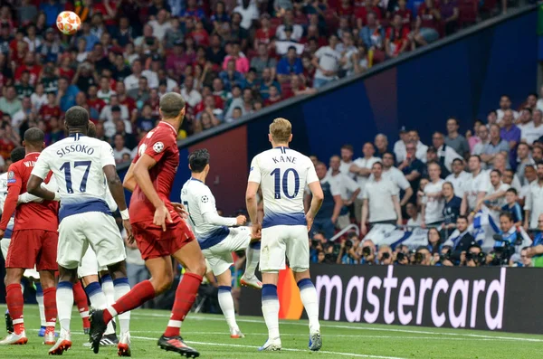 Madrid, Spanyolország-01 május 2019: Harry Kane és Moussa Sissoko Durin — Stock Fotó