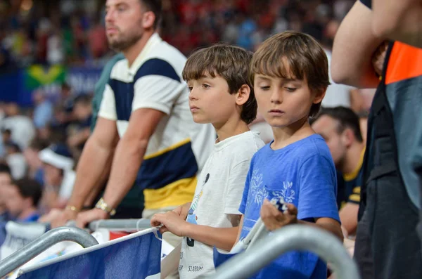 Madrid, Spanyolország-01 május 2019: futballszurkolók és a nézők során — Stock Fotó