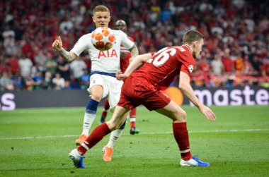 Madrid, İspanya - 01 Mayıs 2019: Andrew Robertson ve Kieran Trippie