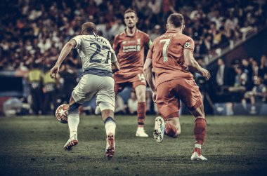 Madrid, İspanya - 01 Mayıs 2019: James Milner ve Lucas Moura