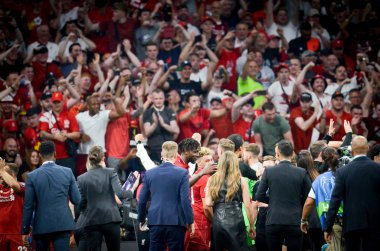 Madrid, İspanya - 01 Mayıs 2019: Liverpool taraftarları galibiyetlerini kutluyor