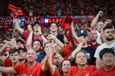 Madrid, İspanya - 01 Mayıs 2019: Liverpool taraftarları galibiyetlerini kutluyor