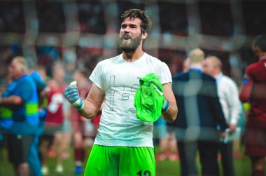 Madrid, İspanya - 01 Mayıs 2019: Alisson galibiyetini kutluyor 