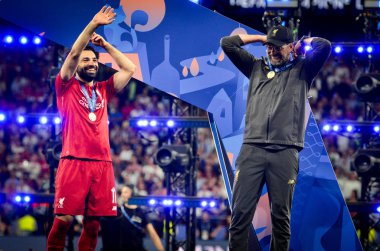 Madrid, İspanya - 01 Mayıs 2019: Mohamed Salah ve Jurgen Klopp cele