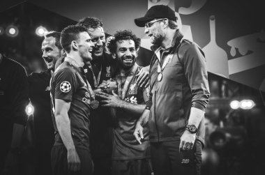 Madrid, İspanya - 01 Mayıs 2019: Andrew Robertson ve Jurgen Klopp c