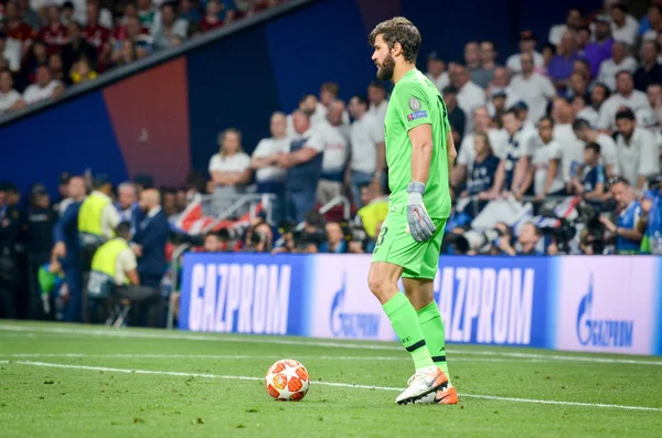 Madrid, Španělsko-01 květen 2019: Alisson Player během UEFA — Stock fotografie