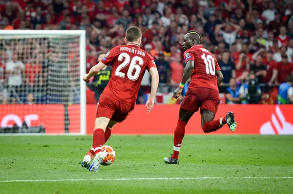 Madrid, Espanha - 01 MAIO 2019: Andrew Robertson jogador durante o — Fotografia de Stock