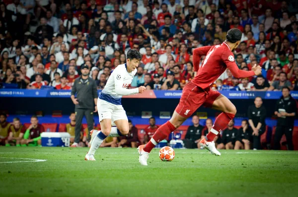 Madryt, Hiszpania-01 maj 2019: Heung-min Son i Virgil van Dijk — Zdjęcie stockowe