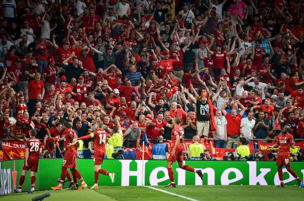 Madrid, Espagne - 01 MAI 2019 : Les footballeurs de Liverpool célèbrent — Photo